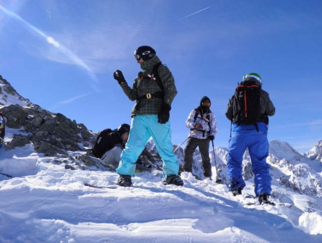  准备滑雪板和滑雪板 